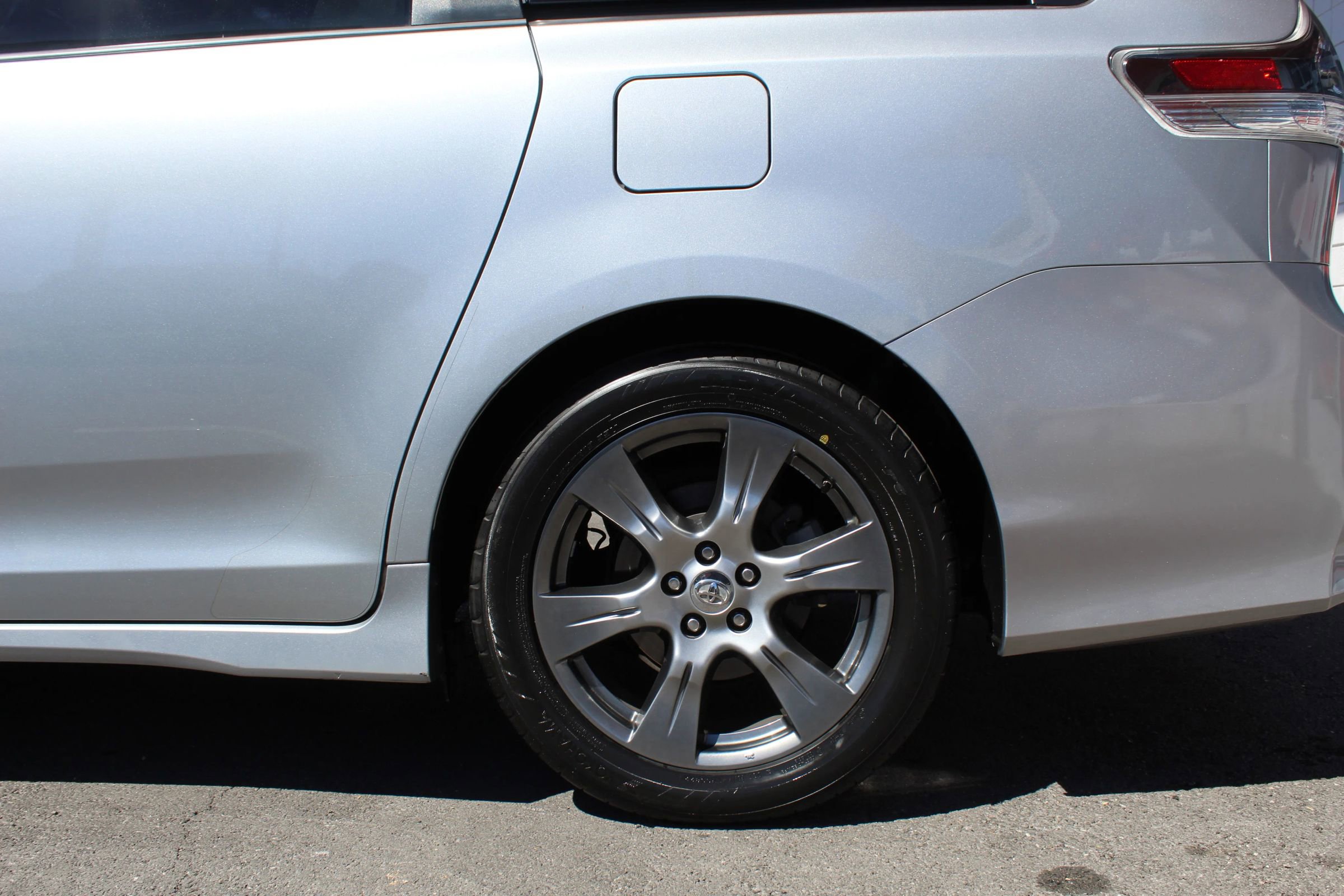 Used 2017 Toyota Sienna SE w/ SE Preferred Package FWD image 26