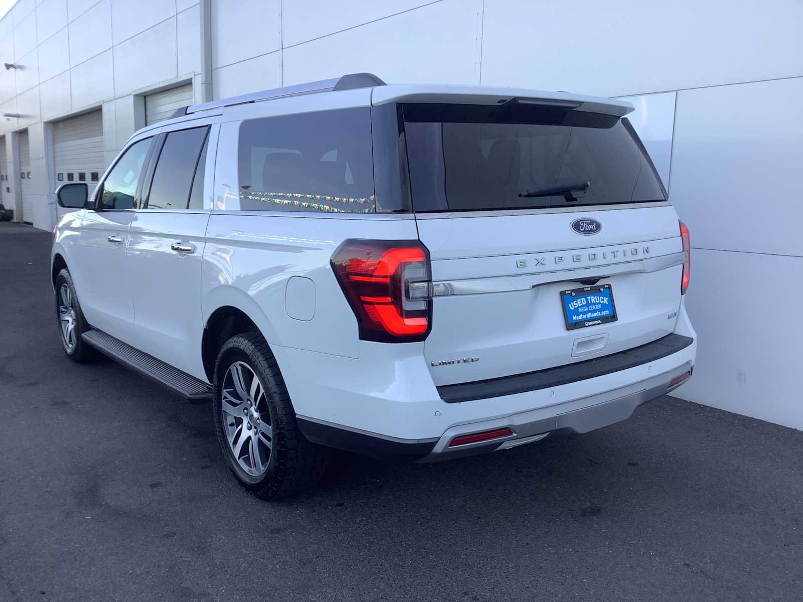 Used 2024 Ford Expedition Max Limited AWD/4WD image 4