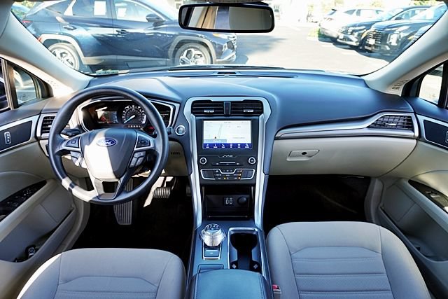 Used 2020 Ford Fusion SE FWD image 17