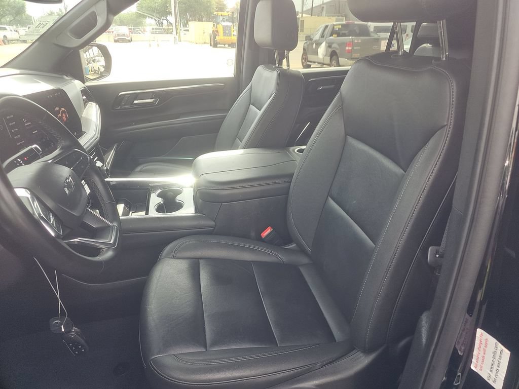 Used 2025 Chevrolet Suburban Z71 AWD/4WD image 3