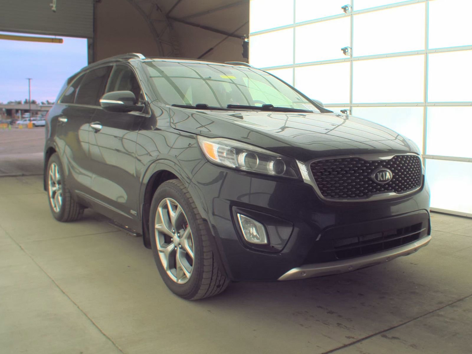 Used 2017 Kia Sorento SX image 4
