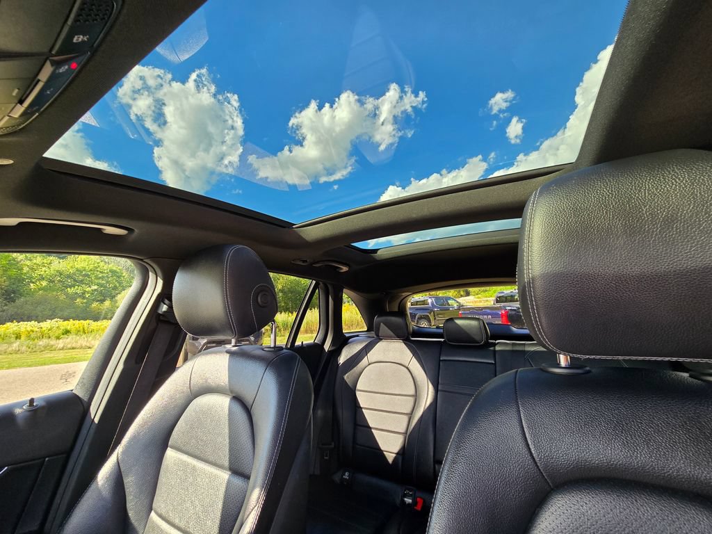 Used 2021 Mercedes-Benz GLC 300 4MATIC image 32