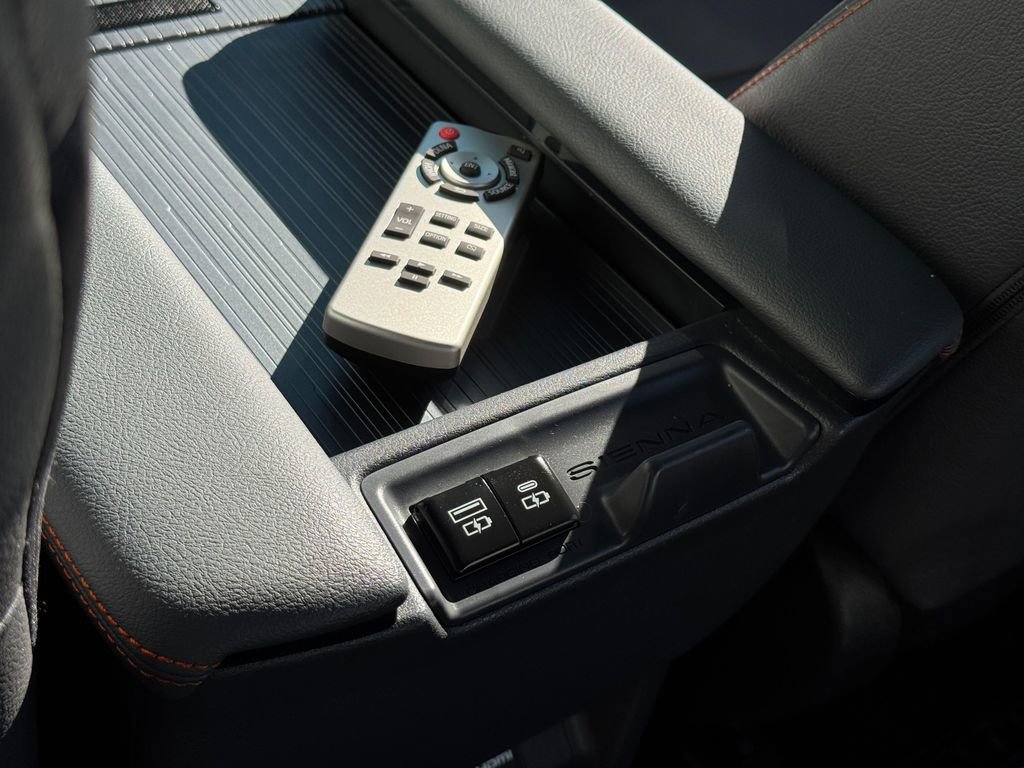 Used 2024 Toyota Sienna XSE image 37