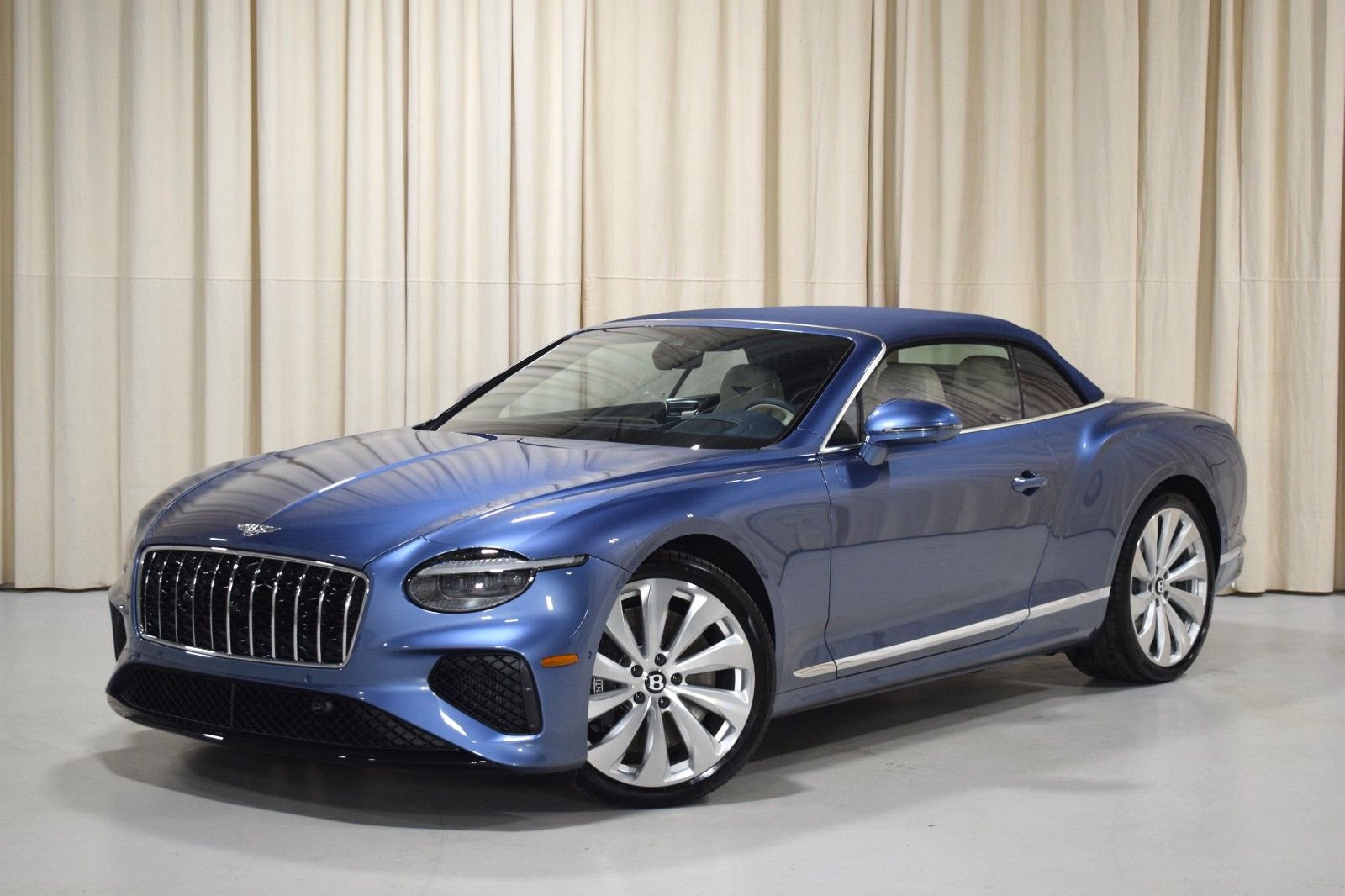 New 2026 Bentley Continental GTC AWD/4WD image 1