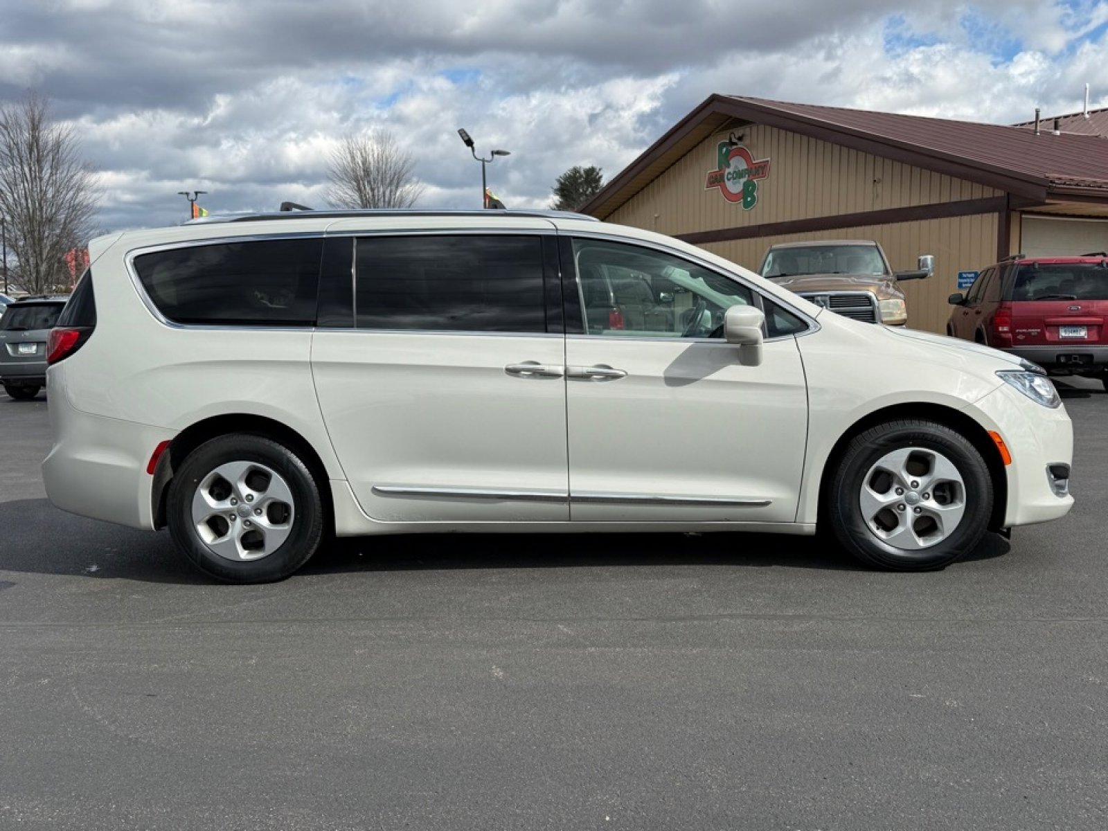 Used 2017 Chrysler Pacifica Touring-L Plus image 9
