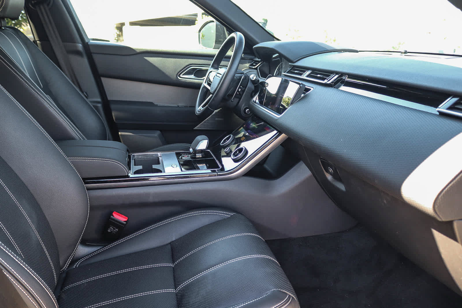 Used 2022 Land Rover Range Rover Velar S AWD/4WD image 16