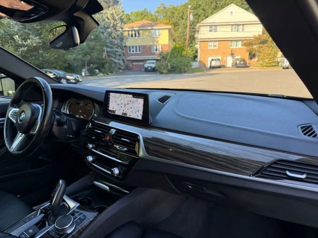 Used 2018 BMW 540i xDrive image 32