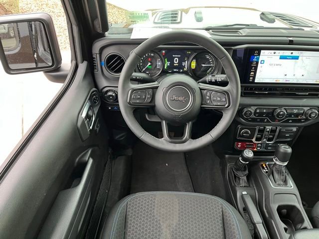 Used 2025 Jeep Wrangler Unlimited Rubicon 4xe w/ Convenience Group AWD/4WD image 11