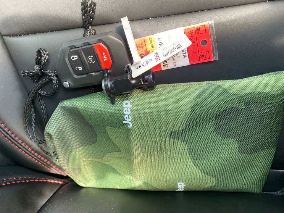 Used 2025 Jeep Wrangler Unlimited Rubicon image 38