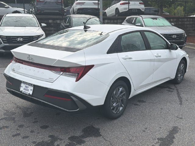 New 2026 Hyundai Elantra Hybrid FWD image 8