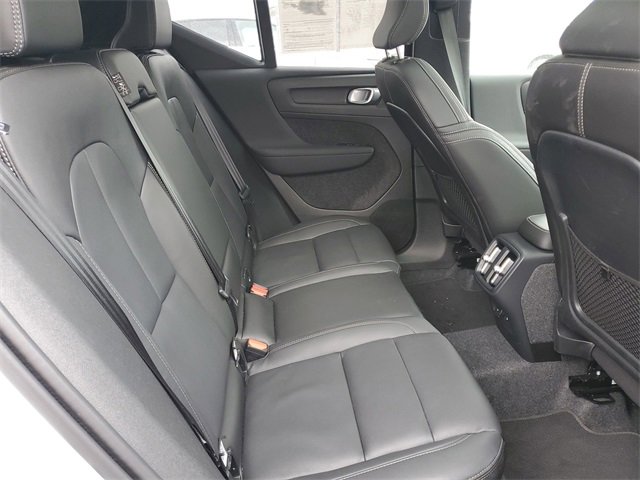 Used 2025 Volvo XC40 B5 Core image 26