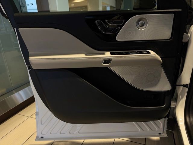 New 2026 Lincoln Aviator Reserve image 13