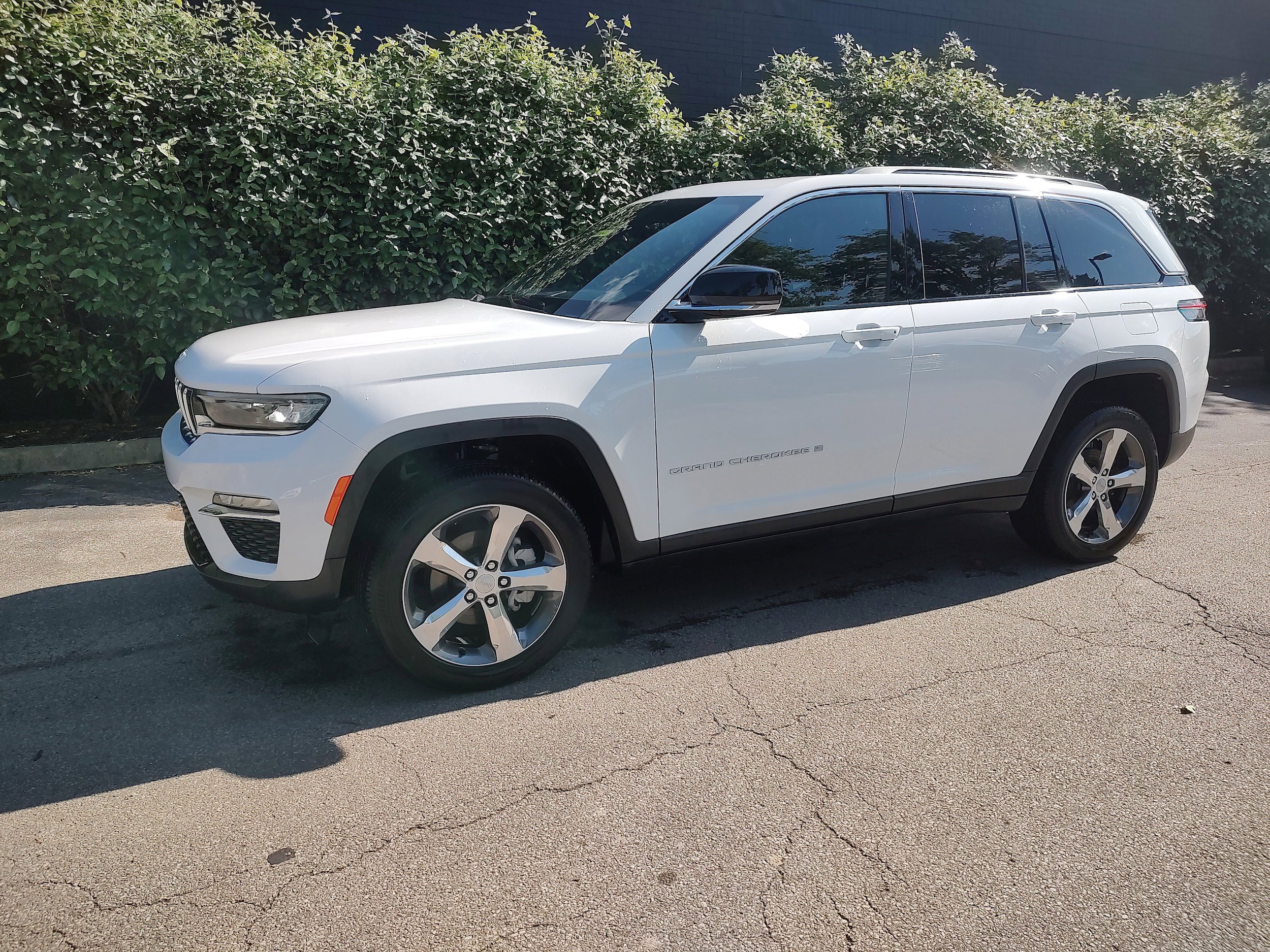 Certified 2025 Jeep Grand Cherokee Limited AWD/4WD image 1