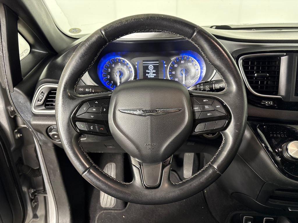 Used 2018 Chrysler Pacifica Touring Plus w/ S Appearance Package FWD image 18
