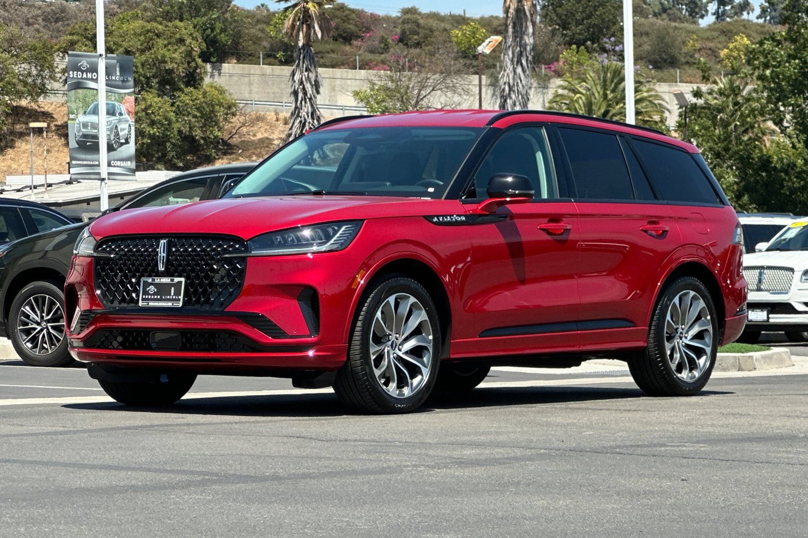 New 2026 Lincoln Aviator 2WD w/ Jet Appearance Package image 7