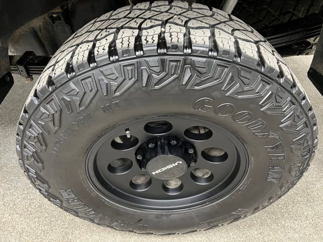 Used 2024 Chevrolet Silverado 2500 ZR2 w/ Technology Package image 16