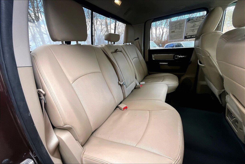 Used 2015 RAM 1500 Laramie w/ Convenience Group image 16