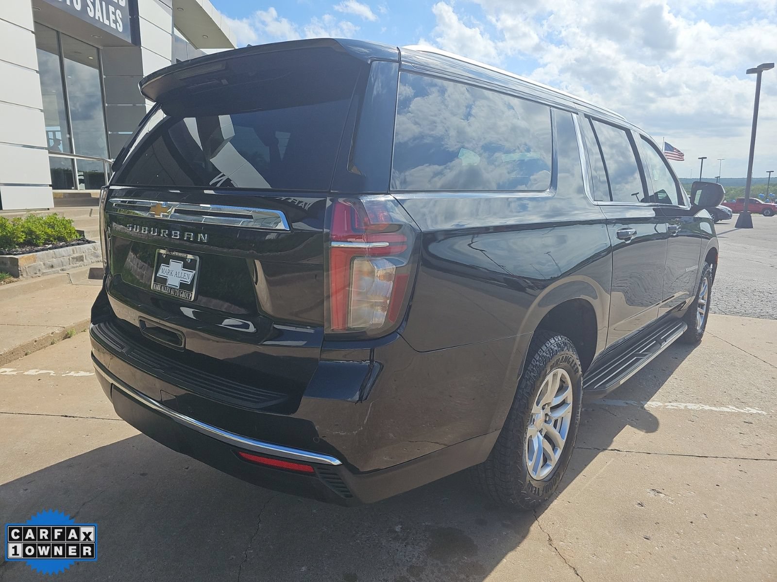Used 2024 Chevrolet Suburban LT AWD/4WD image 4
