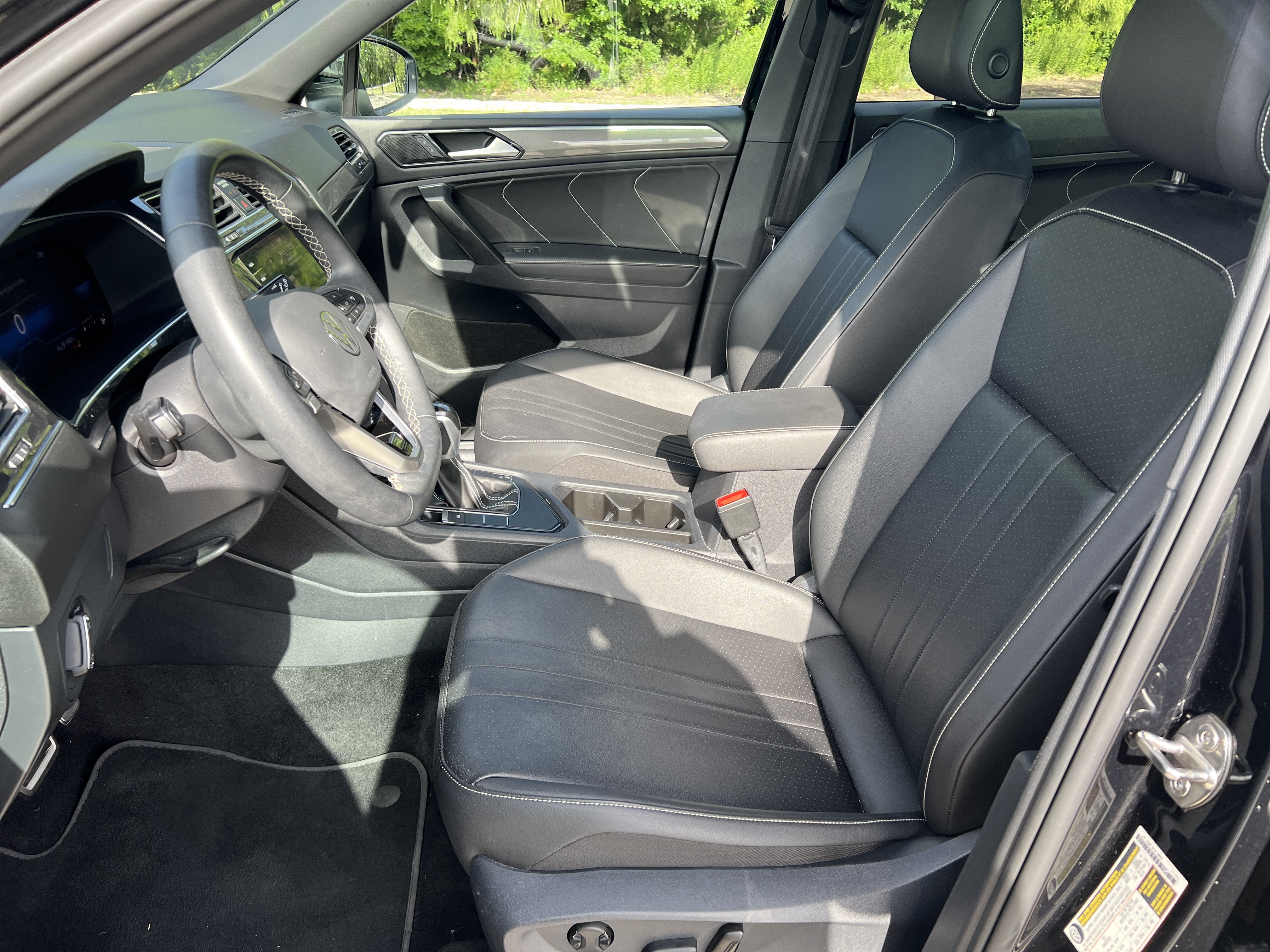 Certified 2023 Volkswagen Tiguan SE R-Line FWD image 14