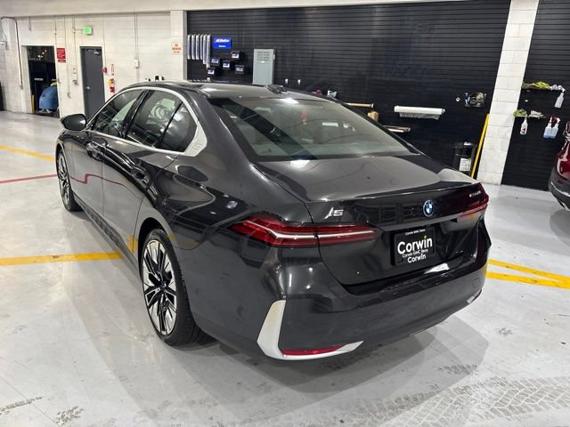 Used 2024 BMW i5 eDrive40i w/ Premium Package RWD image 6