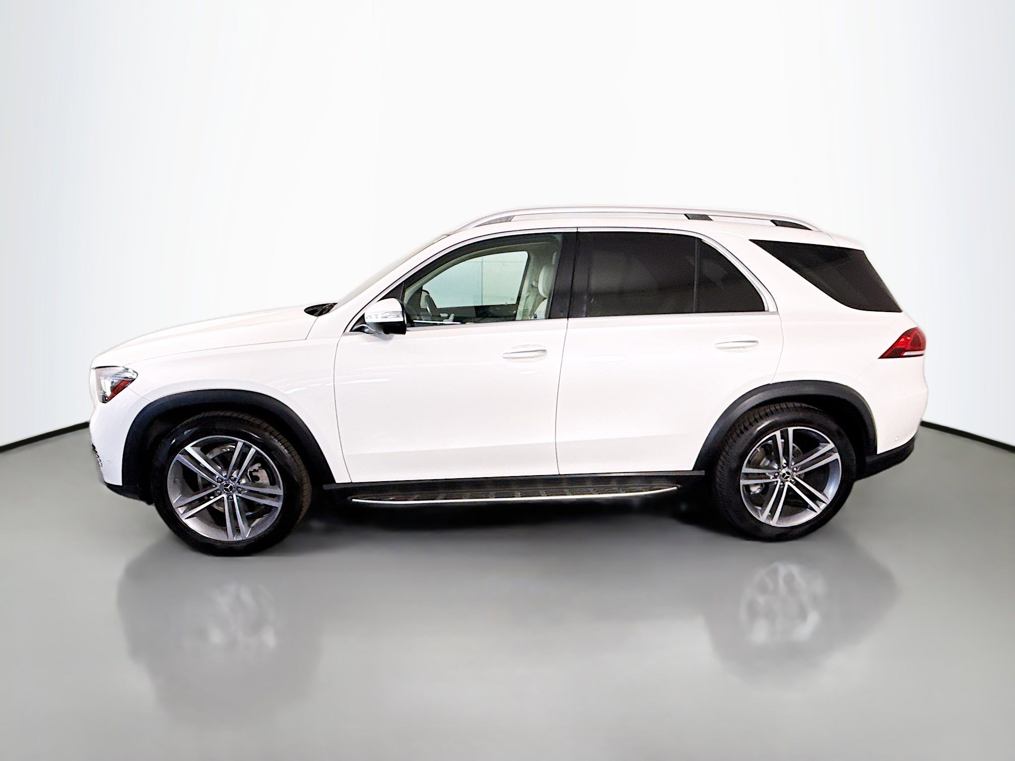 Used 2022 Mercedes-Benz GLE 350 w/ Premium Package image 6