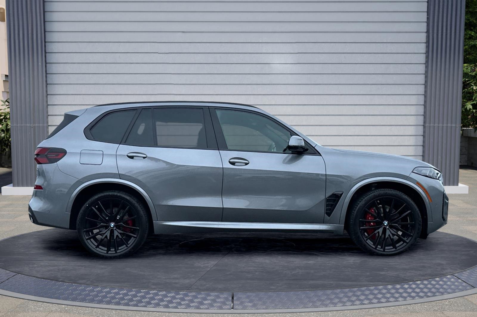 New 2026 BMW X5 xDrive40i w/ M Sport Package image 3