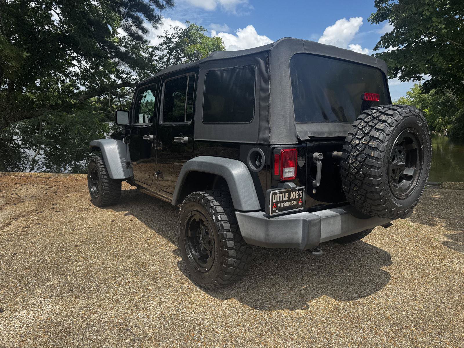 Used 2017 Jeep Wrangler Unlimited Sport AWD/4WD image 9
