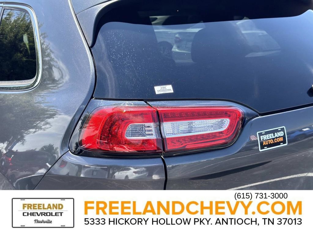Used 2016 Jeep Cherokee Limited w/ Luxury Group FWD image 12
