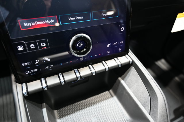 New 2027 GMC Terrain Elevation w/ Elevation Premium Package AWD/4WD image 17