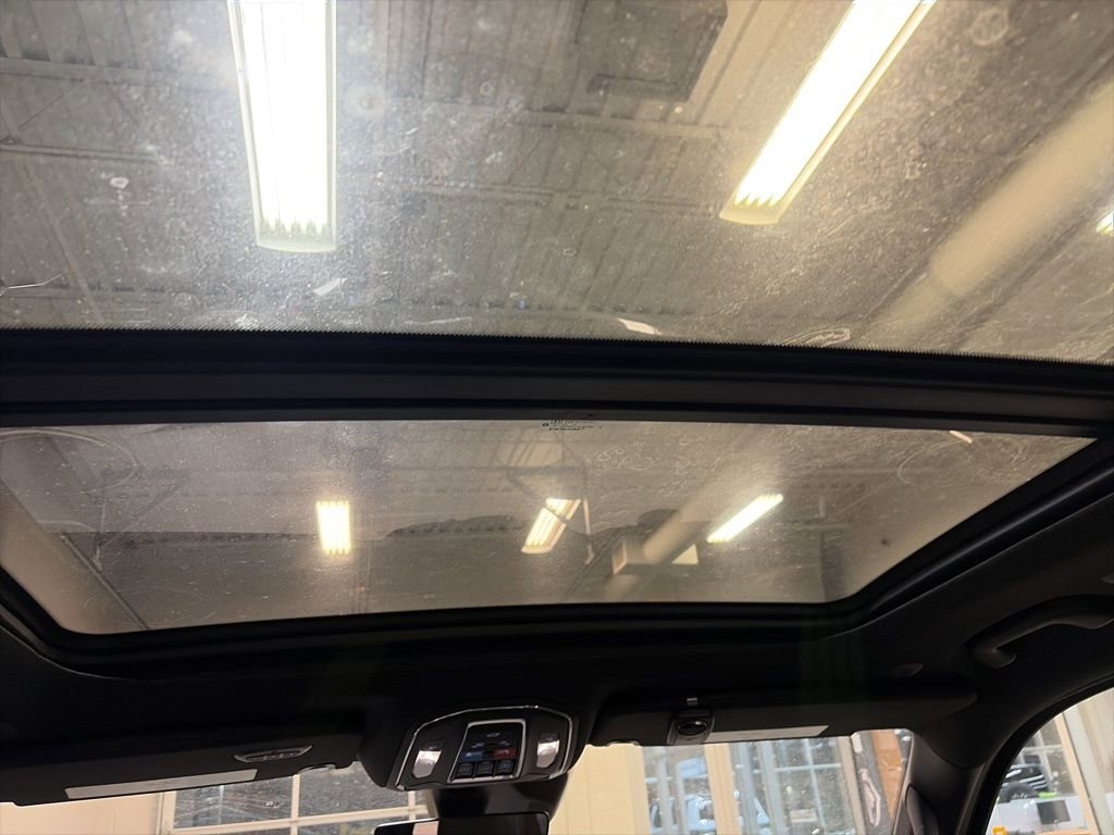 Used 2024 Jeep Wagoneer L 4WD w/ Premium Group I image 6