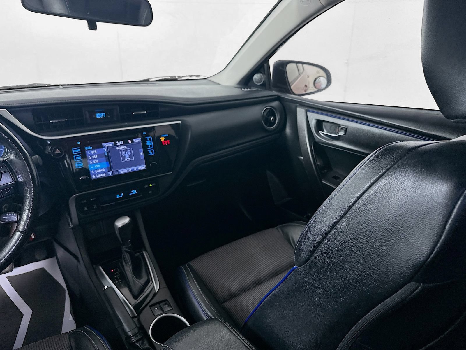 Used 2019 Toyota Corolla SE FWD image 25