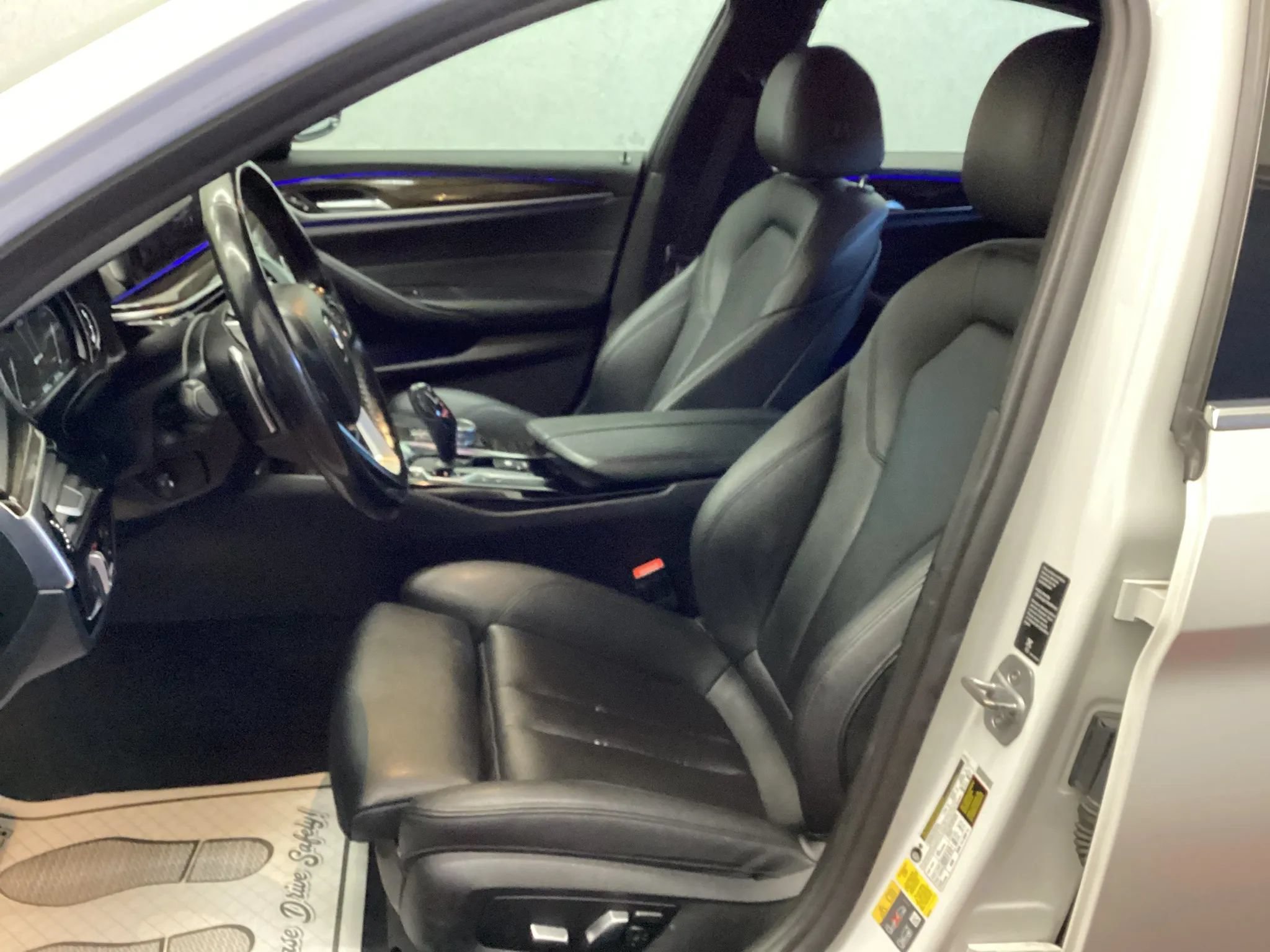 Used 2019 BMW 530e xDrive w/ Convenience Package AWD/4WD image 9