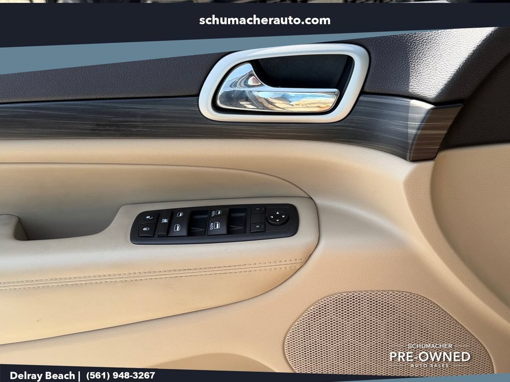 Used 2019 Jeep Grand Cherokee Laredo AWD/4WD image 26