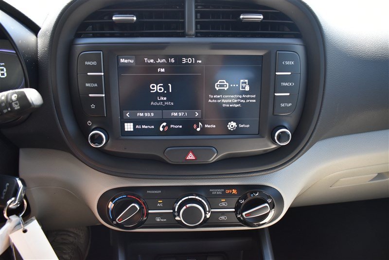 Used 2025 Kia Soul LX w/ LX Technology Package FWD image 16