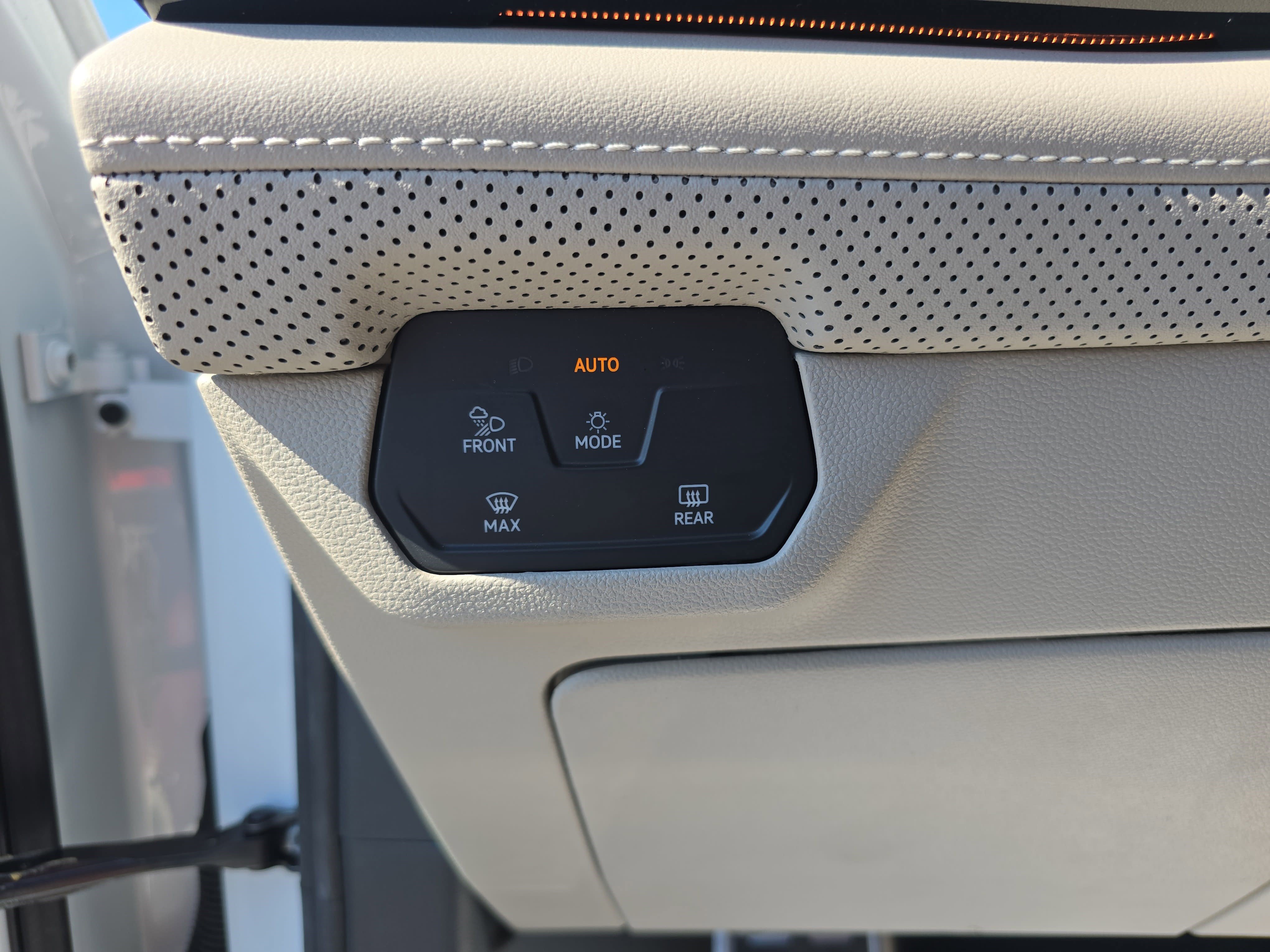 Used 2024 Volkswagen Atlas SEL Premium R-Line AWD/4WD image 26