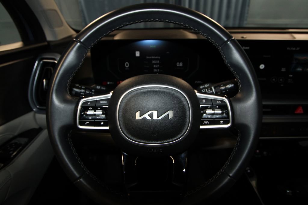 Used 2025 Kia Sorento SX image 12