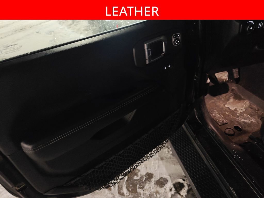 Used 2018 Jeep Wrangler Unlimited Sahara w/ Safety Group image 5