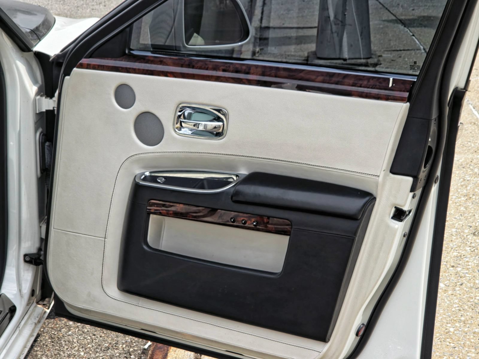 Used 2012 Rolls-Royce Ghost RWD image 24