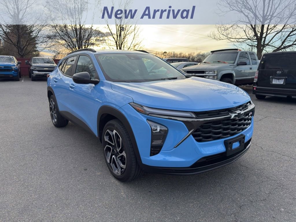 Certified 2024 Chevrolet Trax RS w/ Sunroof Package image 2