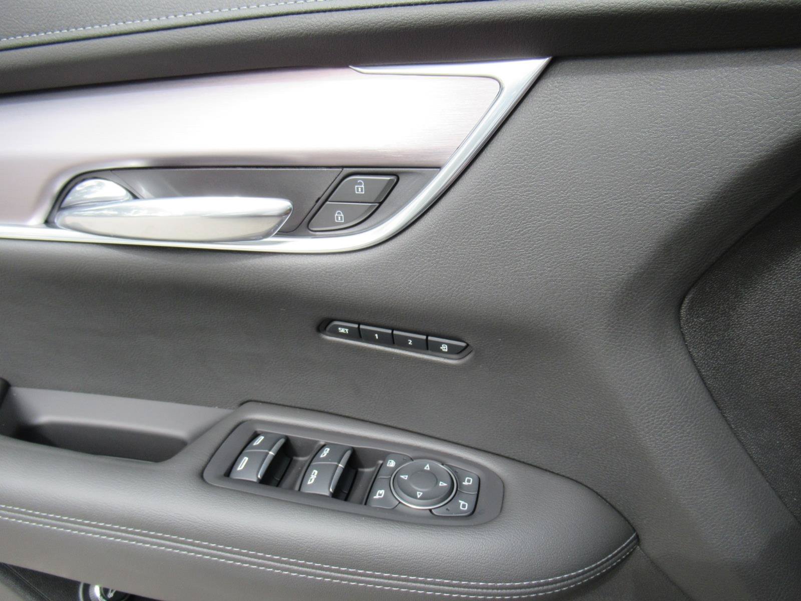 Certified 2025 Cadillac XT6 Luxury FWD image 22