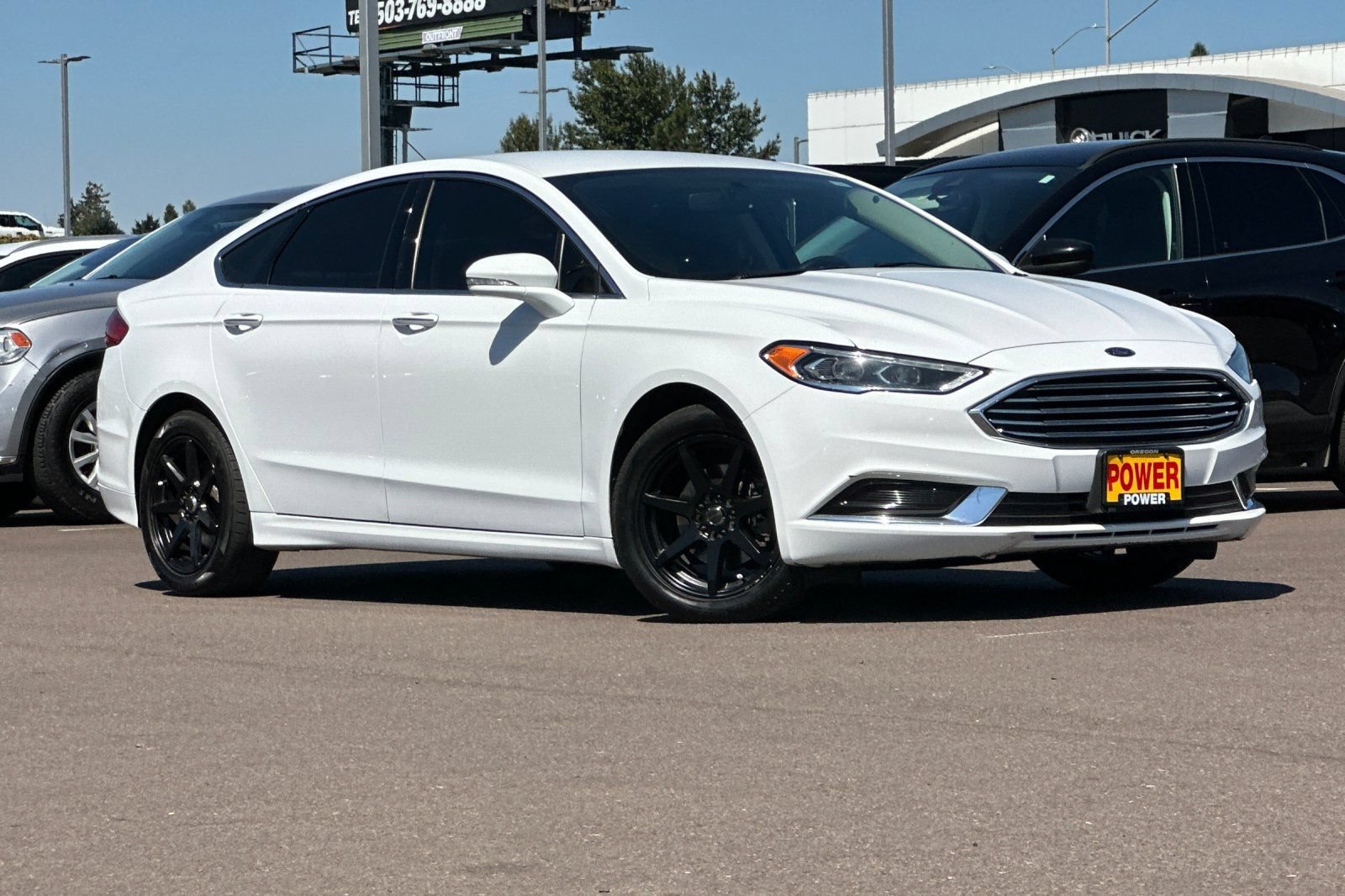 Used 2018 Ford Fusion SE FWD image 2