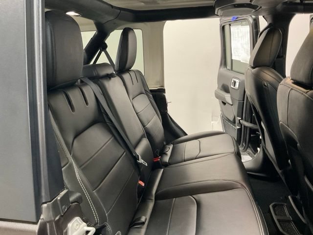 Used 2022 Jeep Wrangler Unlimited Sahara w/ Cold Weather Group AWD/4WD image 27