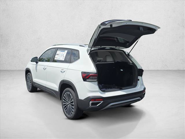 New 2026 Volkswagen Taos SE FWD image 3