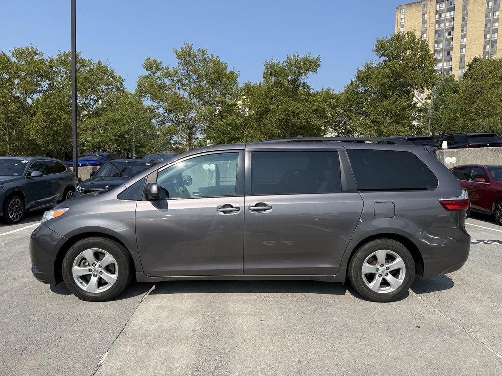 Used 2015 Toyota Sienna LE FWD image 5