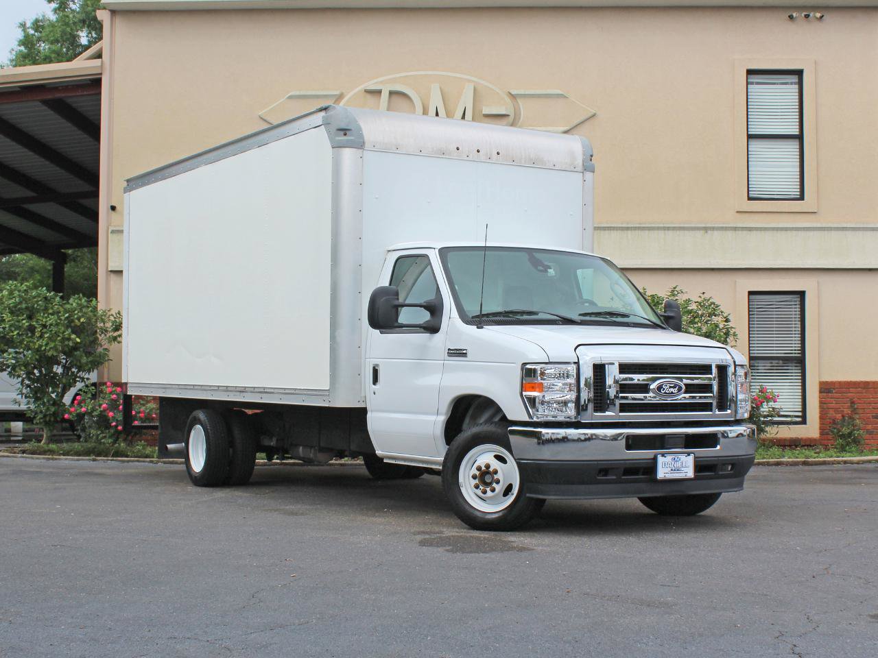 Used 2026 Ford E-350 and Econoline 350 Super Duty w/ Power Equipment Group RWD image 4