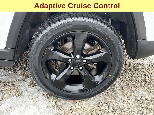 Used 2023 Jeep Grand Cherokee Limited w/ Black Appearance Package image 9