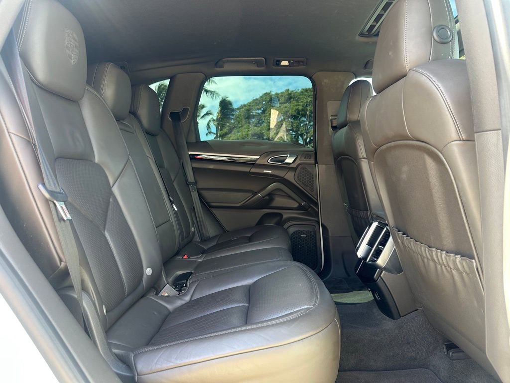 Used 2018 Porsche Cayenne Platinum Edition w/ Premium Package image 12