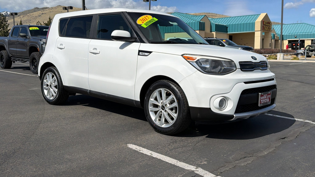 Used 2017 Kia Soul + image 1