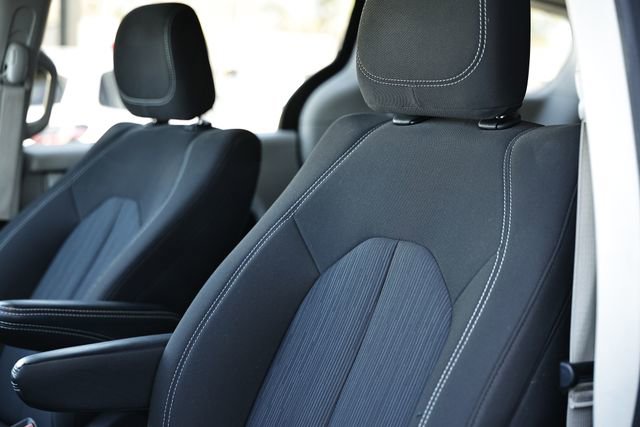 Used 2022 Chrysler Voyager LX image 20