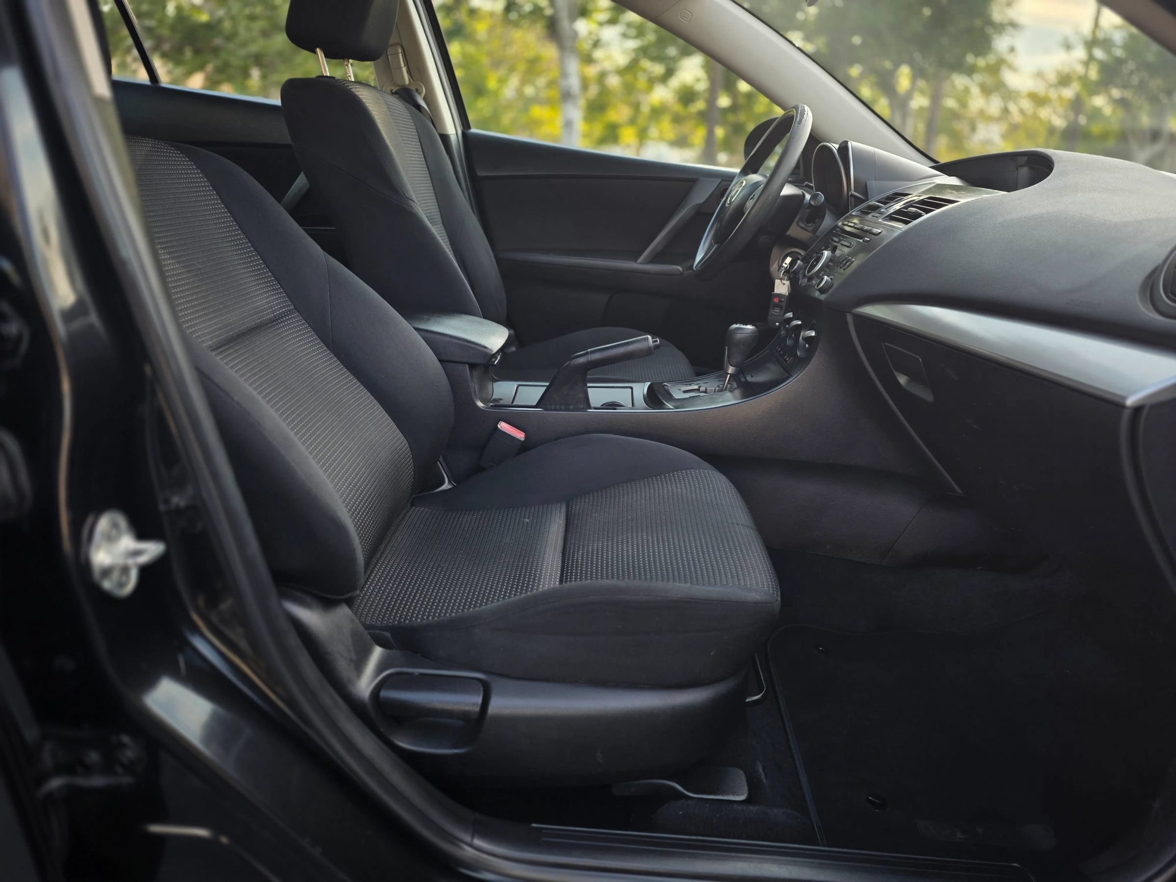Used 2013 MAZDA MAZDA3 i Sport FWD image 14